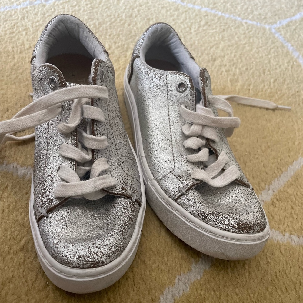 Toms Shoes Size 2